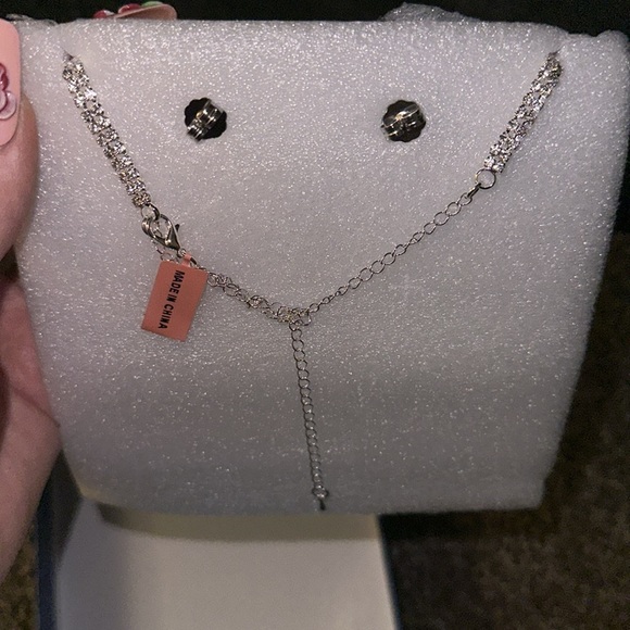 Beautiful Silver & Ruby Gemstone Necklace & Earring Set - Picture 4 of 6